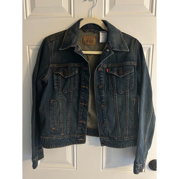 Levis Jacket Womens Size Medium Pockets Jean Trucker Red Tab Medium Wash GUC - Picture 1 of 9